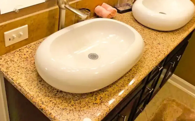 4Bdrms 2Bath 6Beds - Med-Center MM-Park
