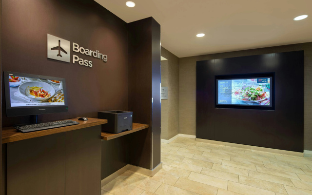 Courtyard by Marriott Grand Rapids Airport