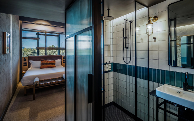 Ovolo Canberra, a Wyndham Hotel – Guest Rooms – Canberra