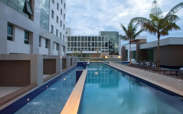 Jade Hotel