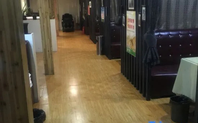 Xinyang Blue Moon Hotel