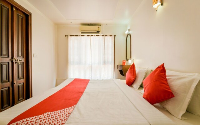 OYO 13589 HouseBoat My Trip Deluxe 4 BHK Private