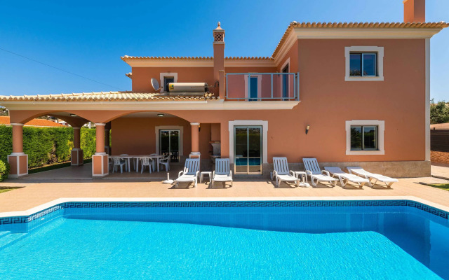 Spacious villa in Albufeira with private pool