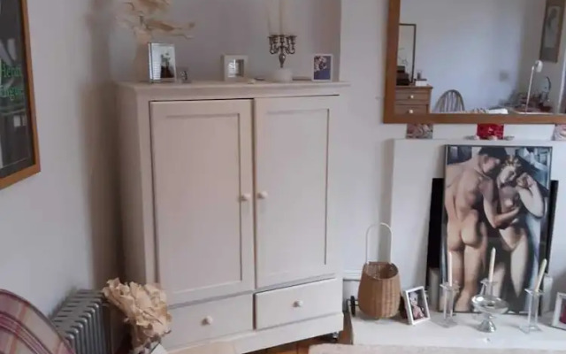 Homely 1 Bedroom Apartment in Vibrant Hove, Brighton