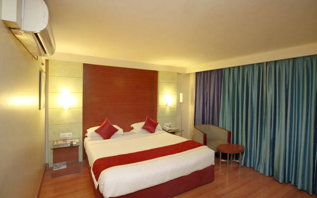 OYO Premium Cunningham Road