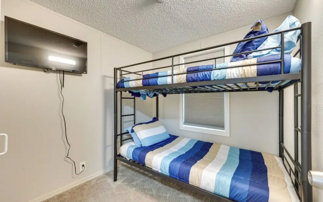 8 Mi to Laughlin Riverwalk: Waterfront Retreat