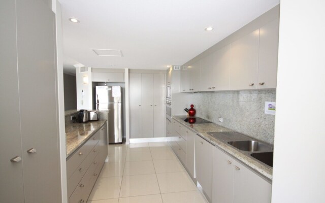 Oasis, Unit 11/5 Laman Street