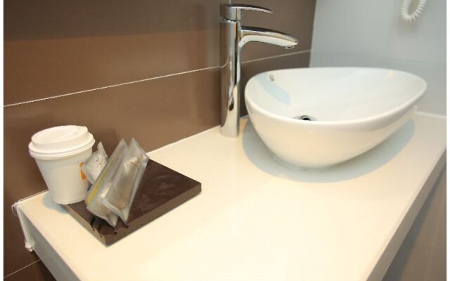 IU Hotel Guangzhou Tianhe Sports Center