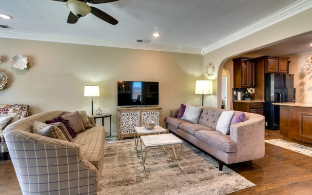 2 Mi to Beach: Galveston Vacation Rental!
