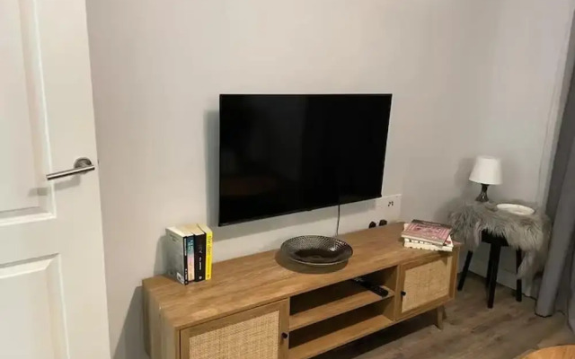 Stylish Retreat - Sleeps 6 Terrace-2bedroom-petsok