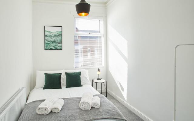 The Ruby Retreat Apartment