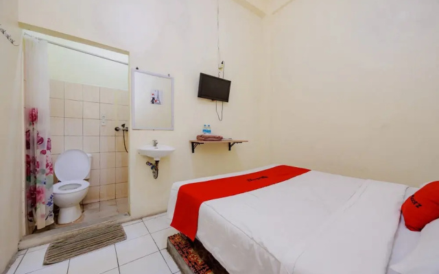 RedDoorz Near Soekarno Hatta Airport 3