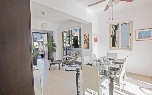Villa Megan,modern 3bdr Villa,close To The Beach