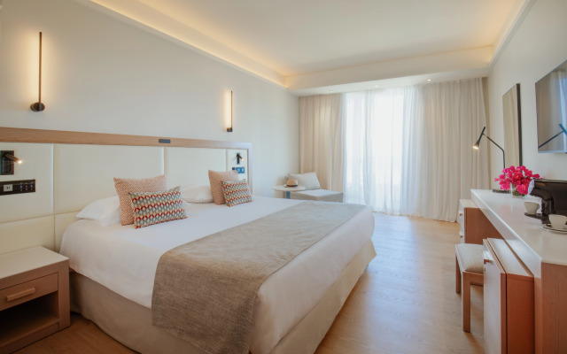 The Golden Coast Beach Hotel