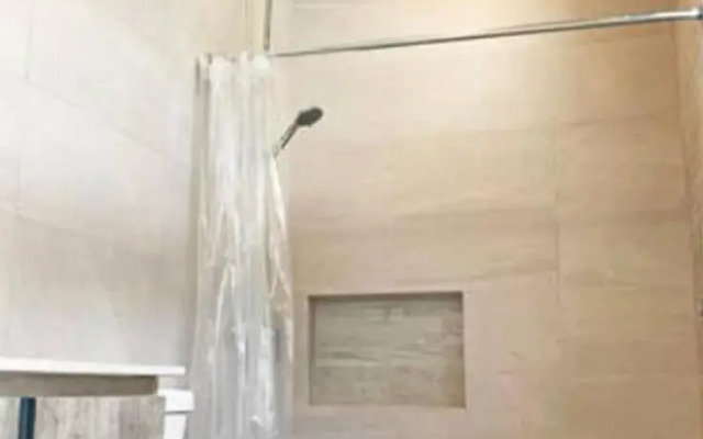 Lovely One Bedroom Apartment w Amazing Location