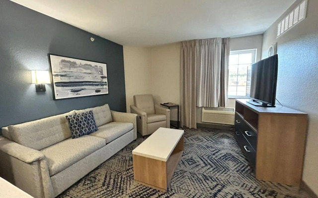 Candlewood Suites Fayetteville – University of Arkansas by IHG