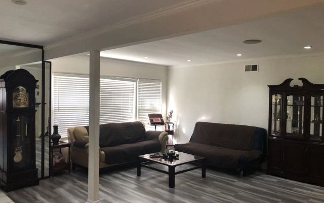 Lovely 2 Bedroom Home with Pool