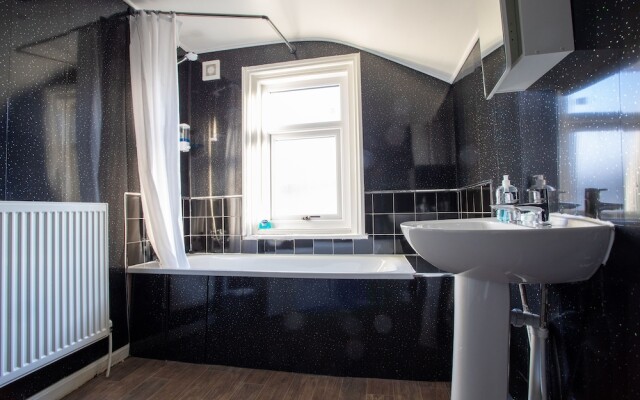 Old Barrington Arms Apartments