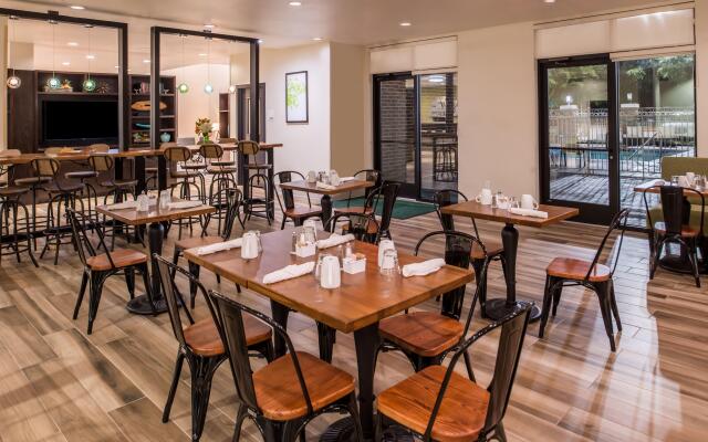 Holiday Inn & Suites Dallas-Addison by IHG