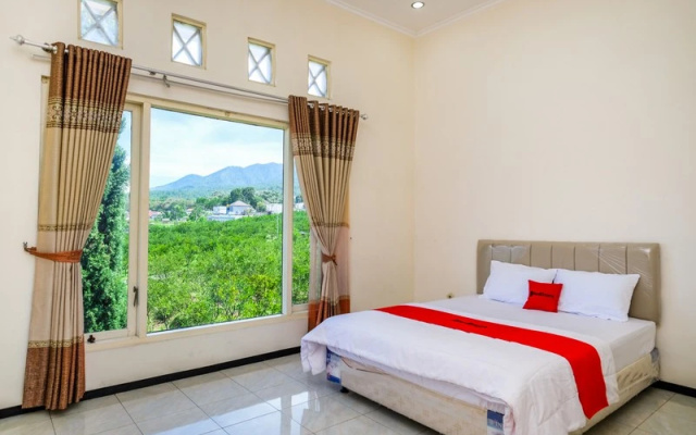 RedDoorz @ Jestro Guest House Batu