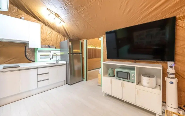 Gapyeong Dongban84 Glamping&pool Villa