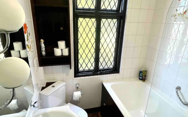 Sleeps 8 Thamefront Gem w/ Petsok, Free Parking
