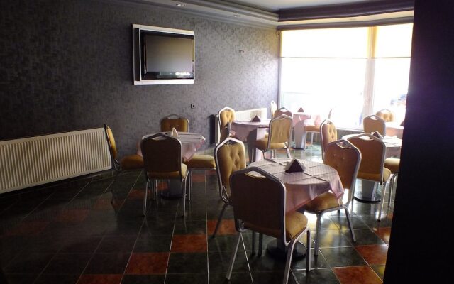 Cenova Otel