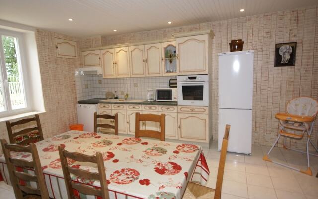 Cozy Holiday Home in Florimont-Gaumier with Private Pool