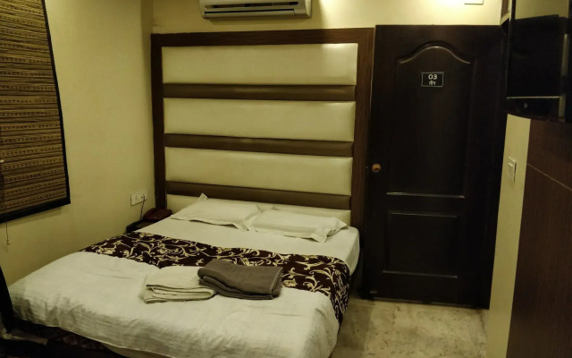 Hotel Spot Inn Paharganj Near New Delhi Railway Station