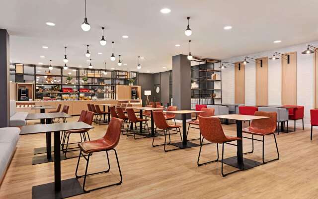 Ramada by Wyndham Valencia Almussafes