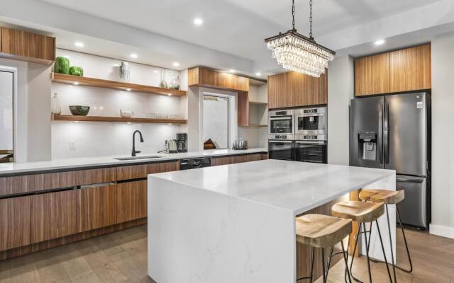 Chalet Monashee-brand New High End W/amazing Views