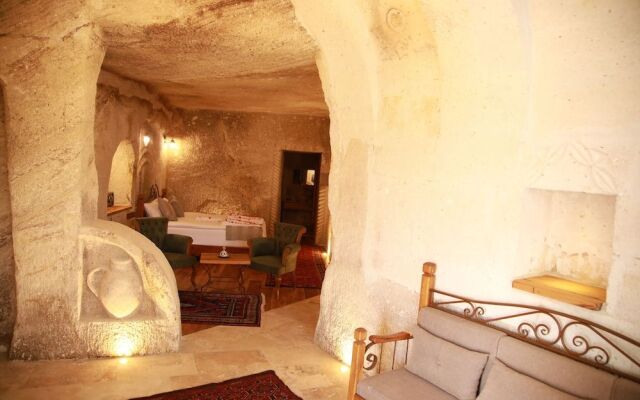 Sarnich Cave Suites