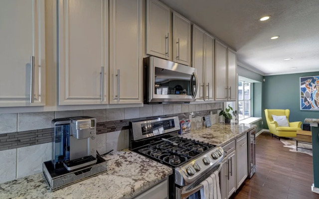Spring Branch Haven - Cozy 3BR Oasis, Pet Friendly