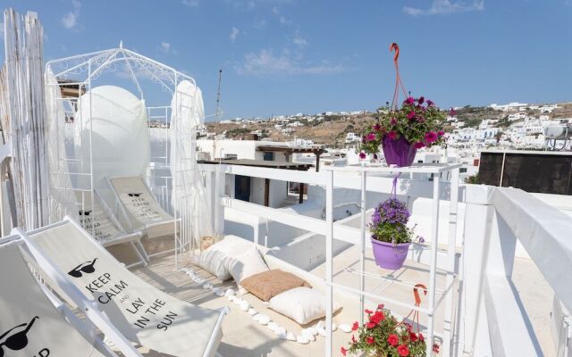 aniko suites Chora