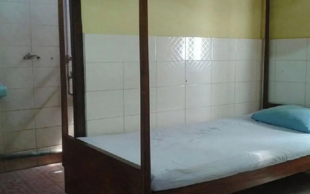 Goroomgo Central Guest House Agartala