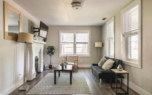 Charming Fully-renovated Bungalow