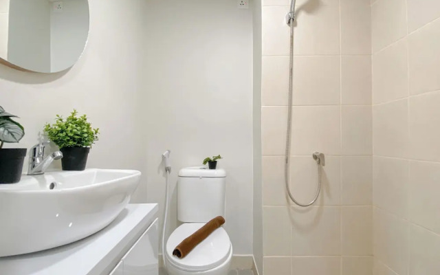 Studio Apartment At Meikarta Near Aeon Delta Mas