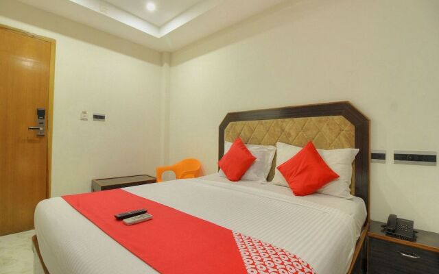 OYO 15948 Hotel Srees