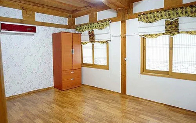 Yangsan Sound of Mountain & Sea Pension