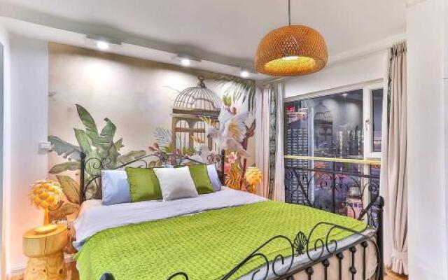Chongqing Yuzhong·JieFangBei· Locals Apartment 00162120