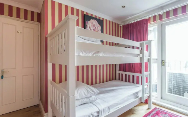 Hyde Park Gate II by Onefinestay