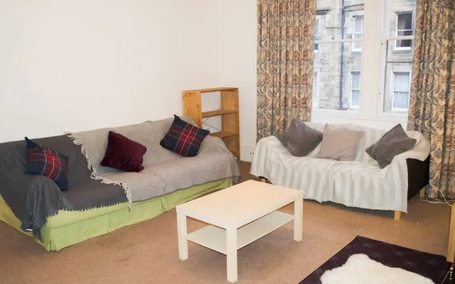 Spacious 3 Bedroom Flat in Marchmont