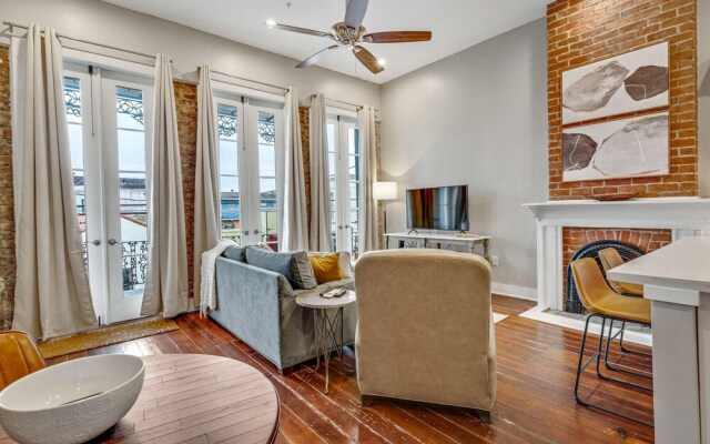 Luxurious Lower Garden District Condo w/ Balcony!