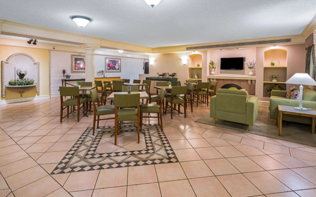 Days Inn by Wyndham San Diego Vista
