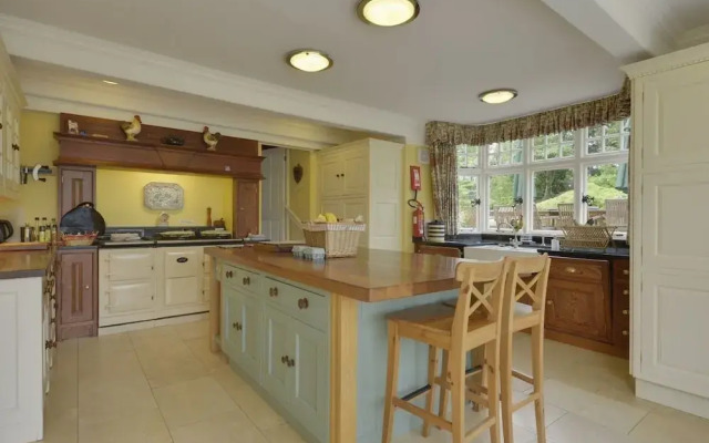 Abbots Manor