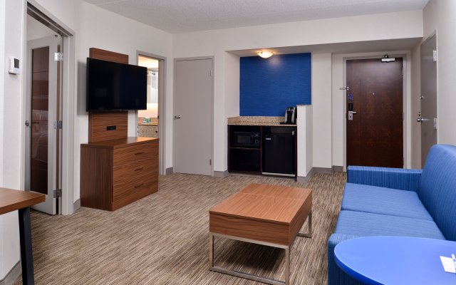 Holiday Inn Express & Suites Buffalo Downtown - Medical CTR, an IHG Hotel