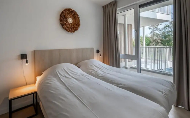 Spacious Waterfront Apartment