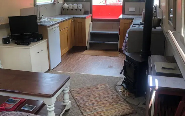 The Cru Houseboats