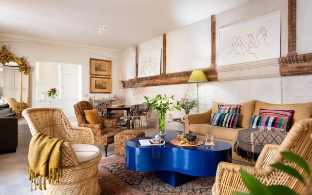 Villa Alfonso, Restored Palace House with gardens and Monuments Views