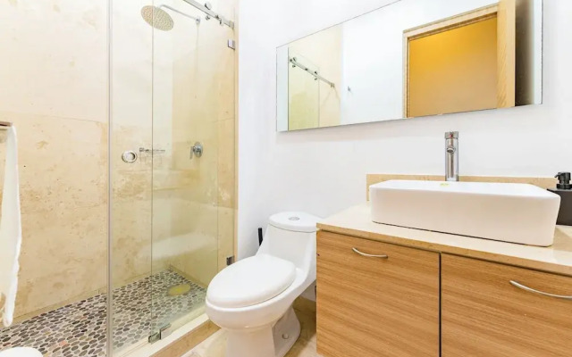 NEW Perfect Location with Free Parking